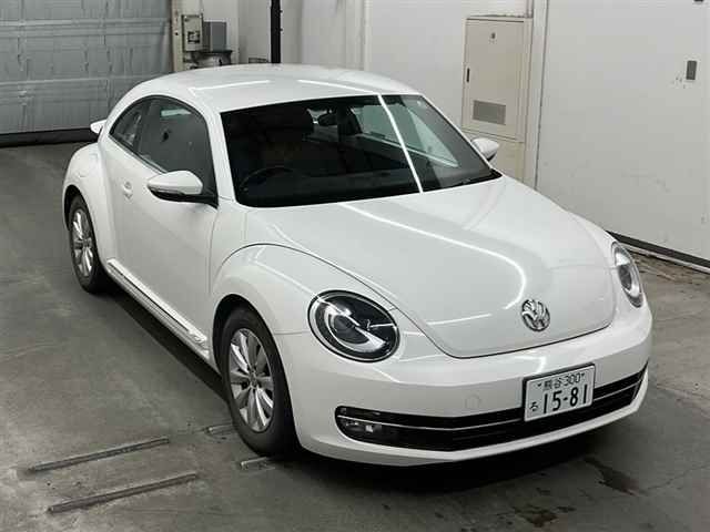 30132 Volkswagen The beetle 16CBZ 2013 г. (MIRIVE Saitama)